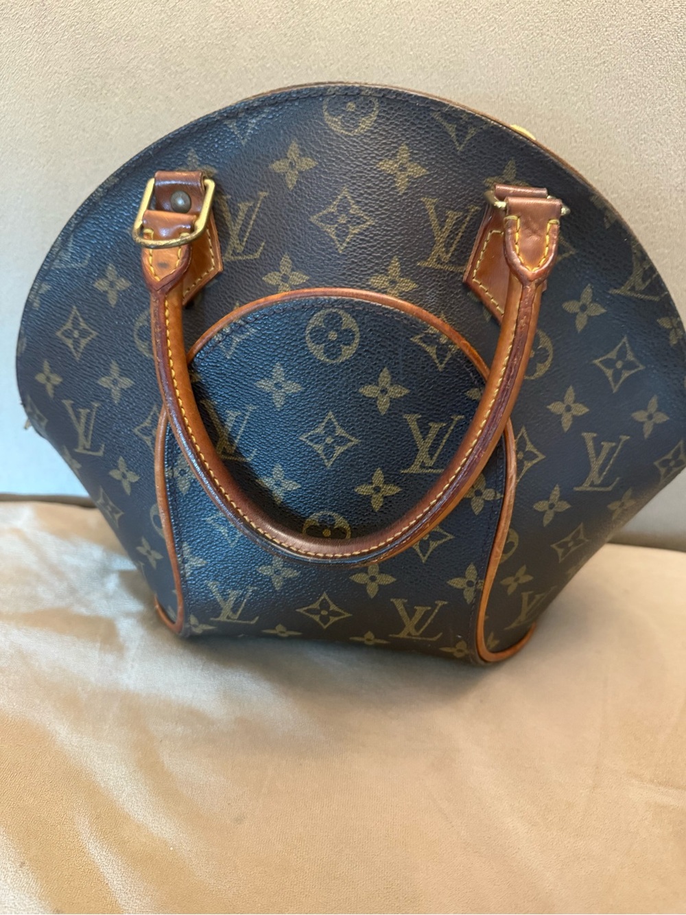 Louis Vuitton Monogram Ellipse PM - Picture 4 of 13